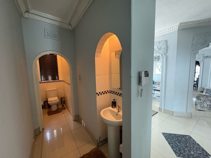 5 Bedroom Property for Sale in Zinniaville North West